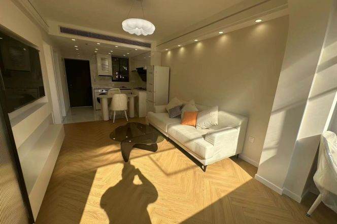 1BR Apartment in Gubei (L10)