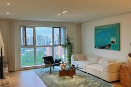 High-Floor Spacious 3BR Apartment near Zhongshan Park (L2/L3/L4)