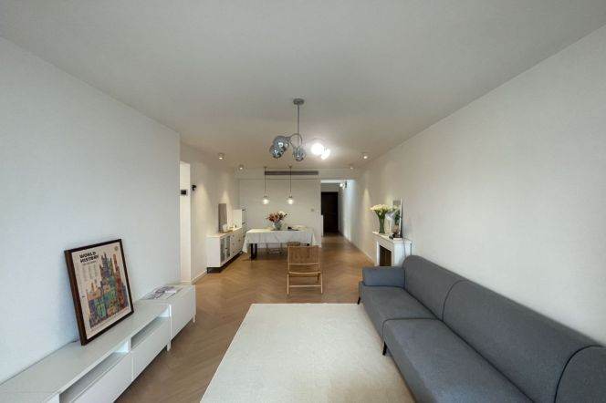High-Floor 3BR Apartment in Jing'an with Outstanding View