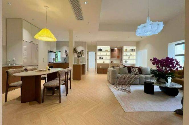 3BR Apartment at Ambassy Court (L1/L7/L10)