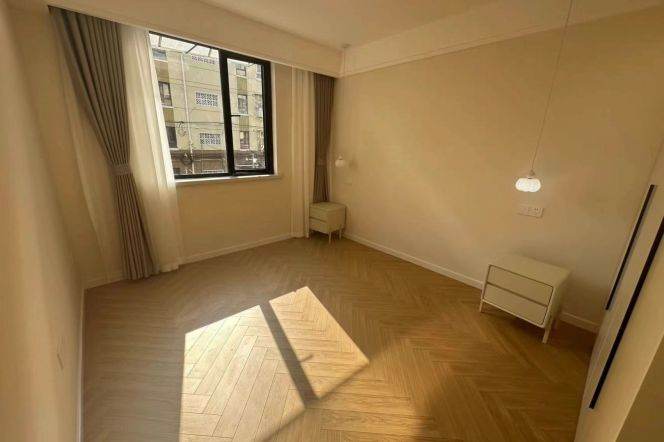 1BR Apartment in Gubei (L10)