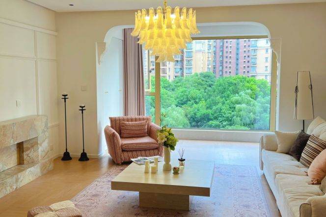 5BR Apartment in Gubei with Green View (L10/L15)