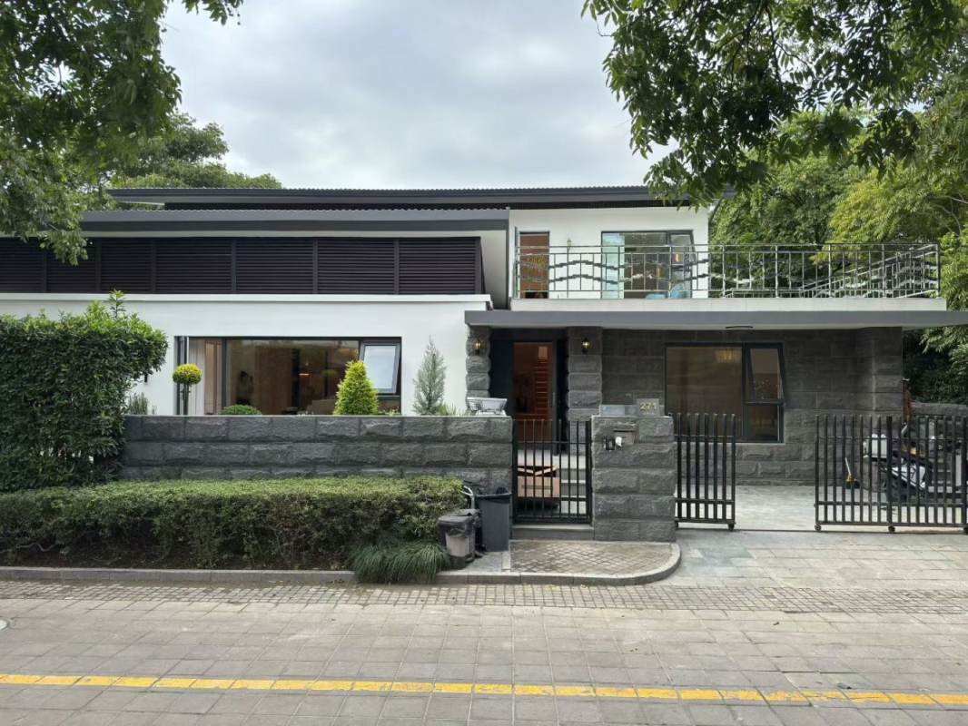 Housing image — Building Exterior