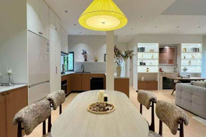 3BR Apartment at Ambassy Court (L1/L7/L10)