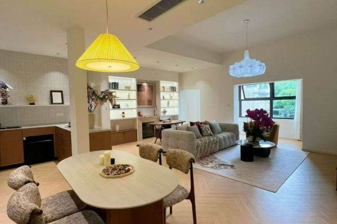 3BR Apartment at Ambassy Court (L1/L7/L10)