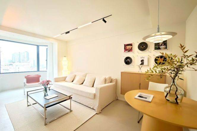 Spacious 1BR Apartment in Jing'an (L2/L7/L14)