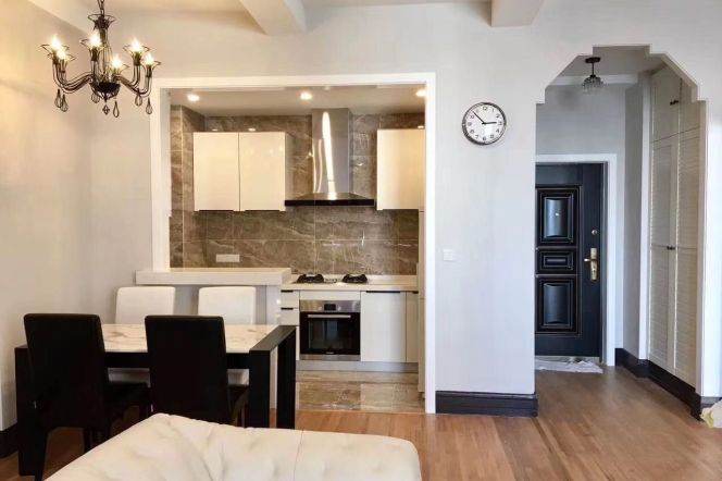 Spacious 1BR Heritage Apartment near Bund 18 (L2/L10)