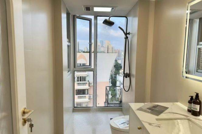 3BR Apartment near Changping Rd Metro with Floor-to-Ceiling Windows (L7/L13)