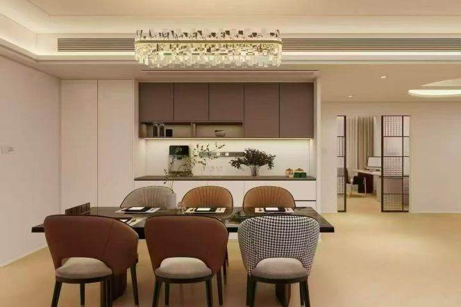 Spacious 5BR Apartment in Gubei (L10)