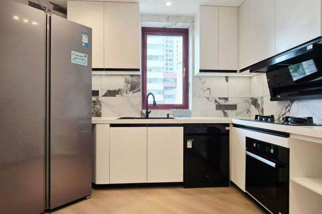 4BR Apartment in Jing'an with Terrace
