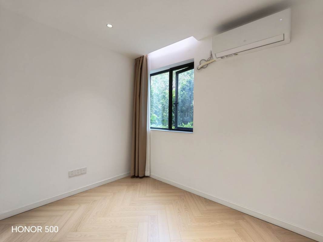 Housing image — Bedroom