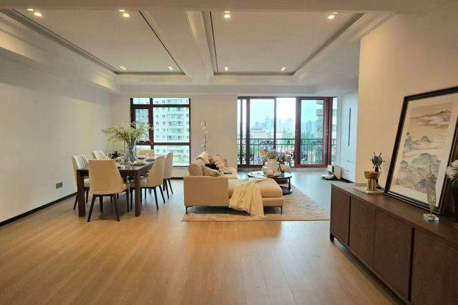 4BR Apartment in Jing'an with Terrace
