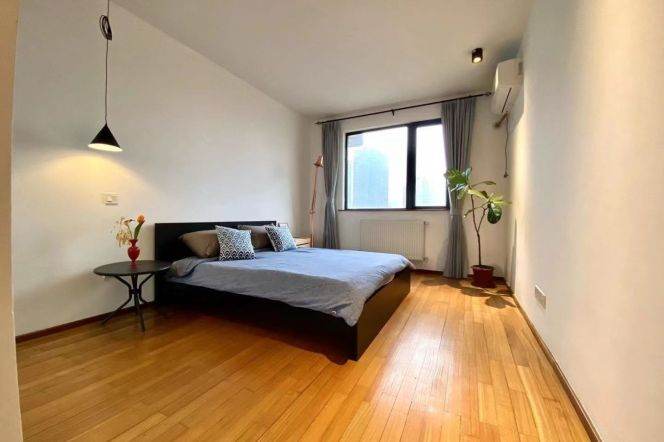 4BR Apartment near Jiangsu Rd Metro