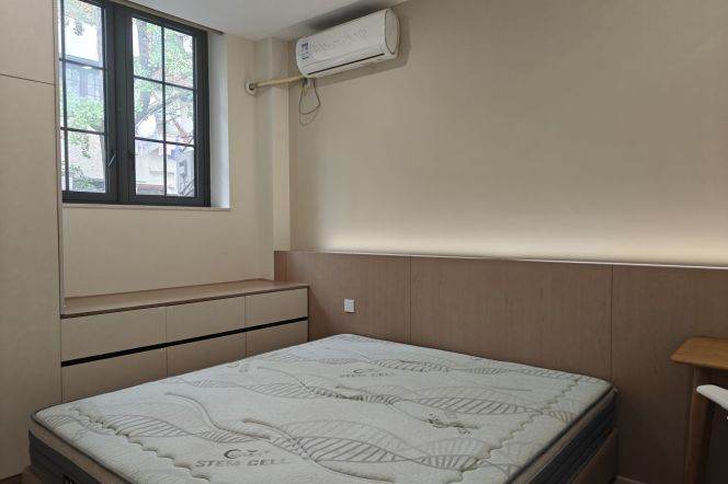 Spacious 1BR Heritage Apartment near South Shaanxi Rd Metro with Private Garden (L1/L10/L12/L13)