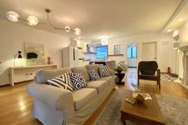 4BR Apartment near Jiangsu Rd Metro with Outstanding View