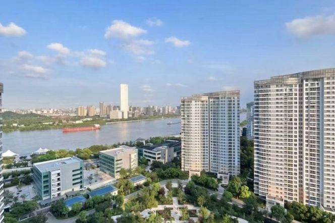 Spacious 2BR Apartment near West Bund (L11)