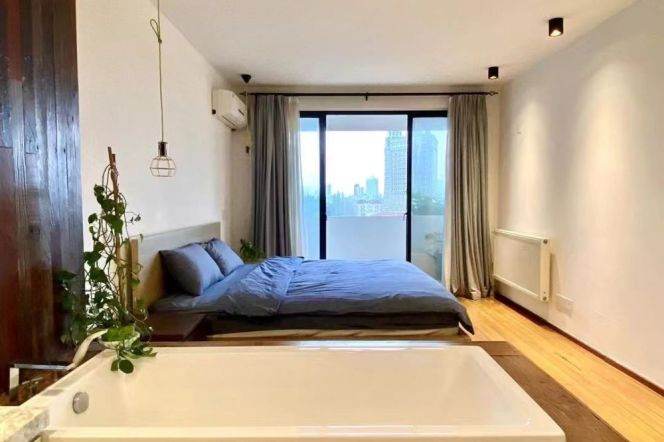 Spacious Studio Apartment near Jiangsu Rd Metro