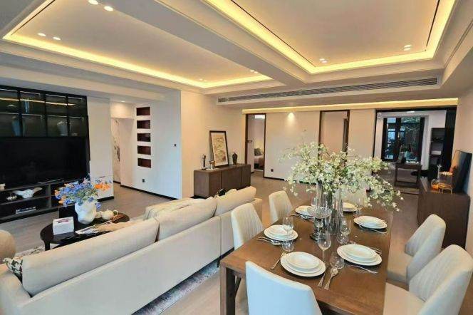 4BR Apartment in Jing'an with Terrace