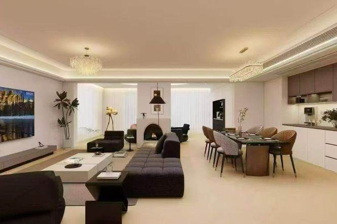 Spacious 5BR Apartment in Gubei (L10)