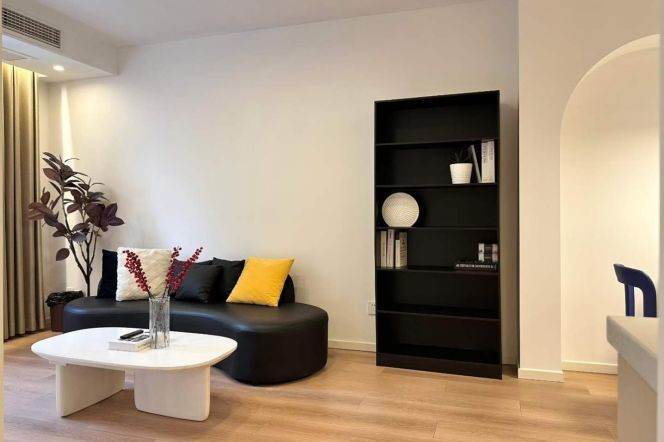 1BR Apartment in Old Xuhui (L10)