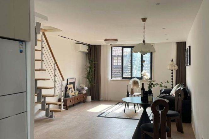 2BR Lane House in Jing'an with Green View