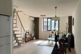 2BR Lane House in Jing'an with Green View
