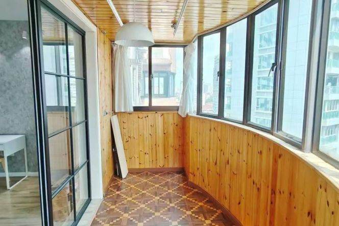 High-Floor 1BR Apartment near Zhongshan Park