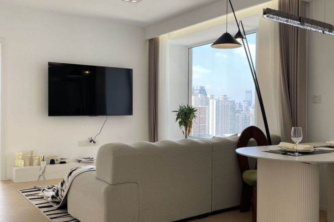 High-Floor 3BR Apartment near Changping Rd Metro with Outstanding View (L7/L13)