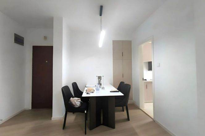 3BR Apartment near People's Square with Floor-to-Ceiling Windows (L1/L2/L8)