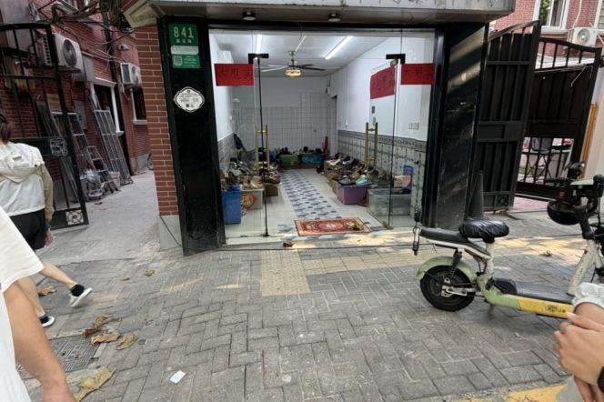 Studio Commercial Space in Jing'an (L7)