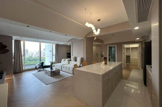 Spacious 1BR Apartment in Xujiahui (L1/L9/L11)
