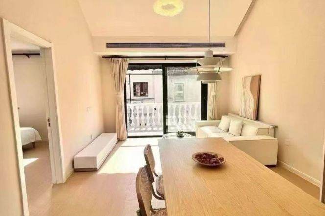 High-Ceiling 2BR Lane House near Jiashan Rd Metro with Floor-to-Ceiling Windows (L1/L10/L12)