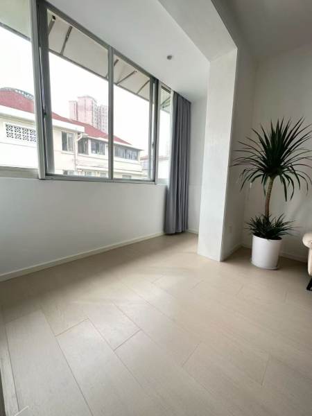 Housing image — Balcony