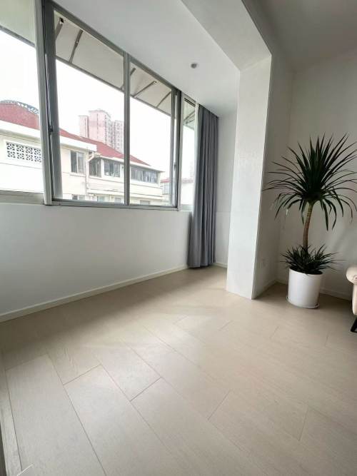 Housing image — Balcony