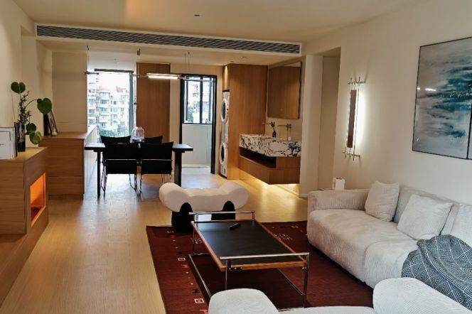 3BR Apartment near Changshou Rd Metro with Floor-to-Ceiling Windows (L7/L13)