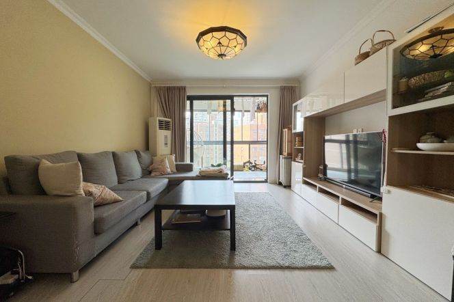 Spacious 2BR Apartment near West Nanjing Rd Metro