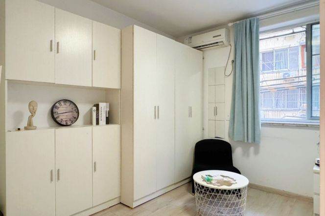 1BR Apartment in Jing'an (L2/L11)