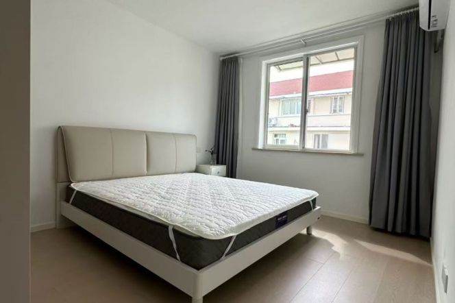 1BR Apartment in Old Xuhui (L1/L7/L9)