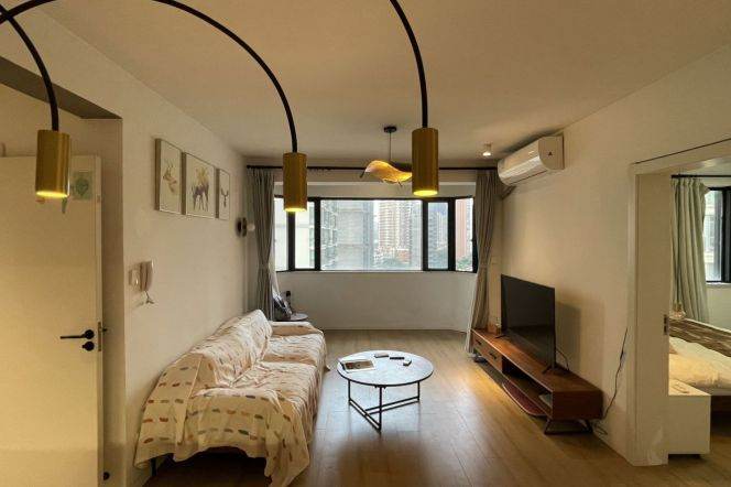 2BR Apartment in Jing'an (L14)