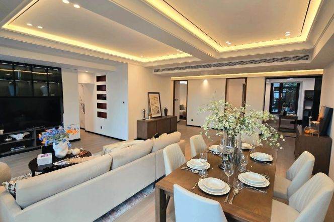 4BR Apartment in Jing'an with Floor-to-Ceiling Windows