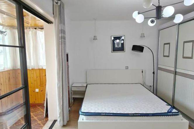 High-Floor 1BR Apartment near Zhongshan Park