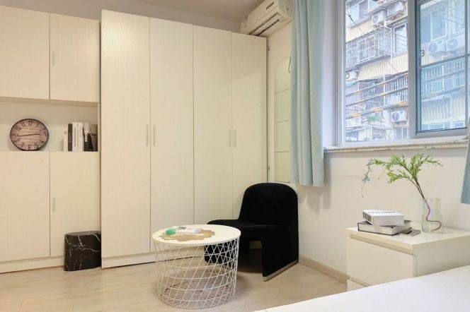 1BR Apartment in Jing'an (L2/L11)