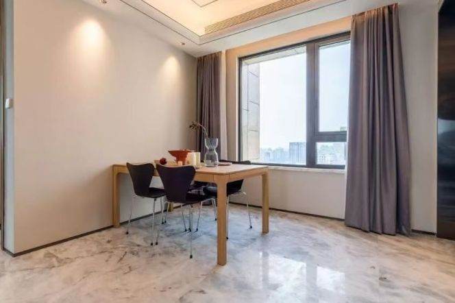 High-Floor 3BR Apartment near Wuzhong Road Metro