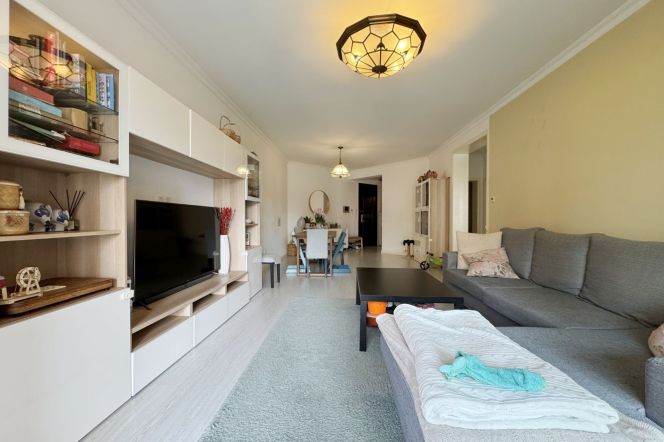 Spacious 2BR Apartment near West Nanjing Rd Metro