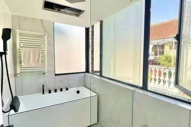 High-Ceiling 2BR Lane House near Jiashan Rd Metro with Floor-to-Ceiling Windows (L1/L10/L12)