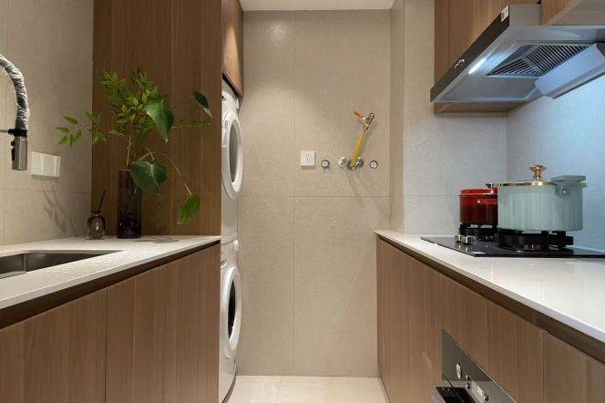 2BR Apartment near People's Square with Green View (L1/L2/L8)