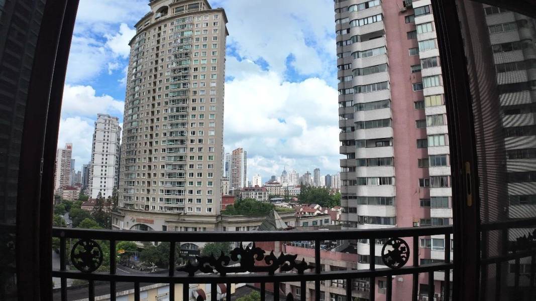 Housing image — Balcony