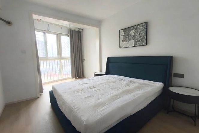 3BR Apartment near People's Square with Floor-to-Ceiling Windows (L1/L2/L8)