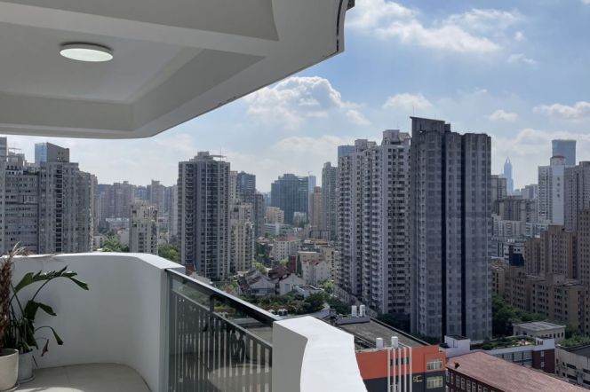 High-Floor 3BR Apartment near Changping Rd Metro with Outstanding View (L7/L13)