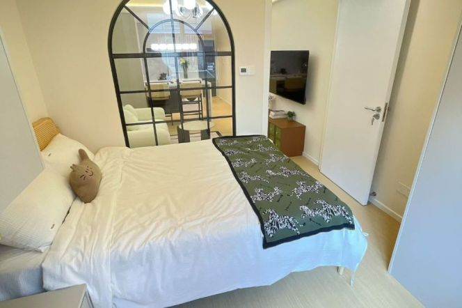 1BR Apartment near Jiangsu Rd Metro